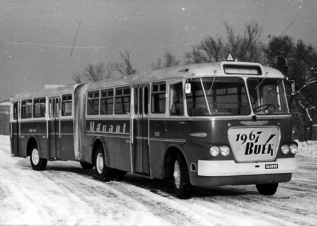 Egy csuklósított 620-as 1967-ben<br>A képre kattintva a Béke téri főműhely, illetve a Volánbusz Járműtechnika buszairól készült galériánkat tekinthetik meg.