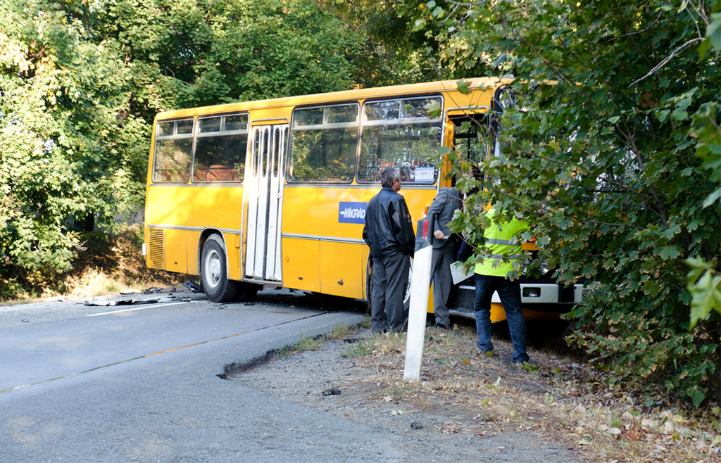 A balesetet szenvedett Ikarus 266-os a Nógrád Volán állományában szolgál<br>(fotó: MTI/Komka Péter)