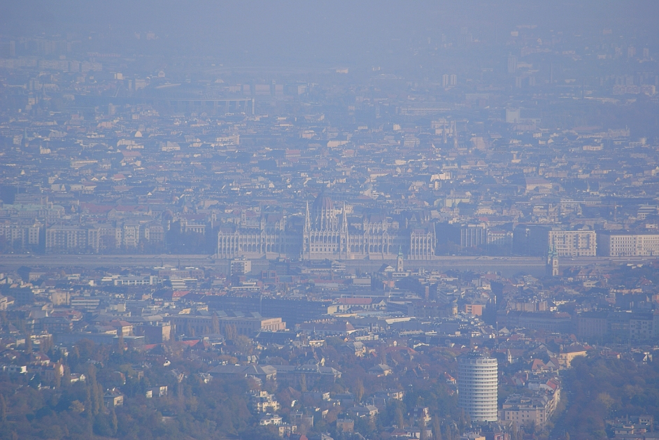 Budapestet is ködös, szmogos felhő borítja<br>(fotó: Arnold Balázs)