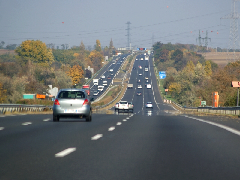 Márciustól májusig a 96-os és a 102-es kilométerek között zajlanak majd a munkálatok az M7-es autópálya Letenye felé vezető oldalán (fotó: Arnold Balázs)