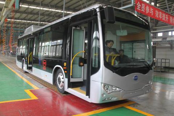 A BYD elektromos busza még a gyártósoron (fotó: BYD)