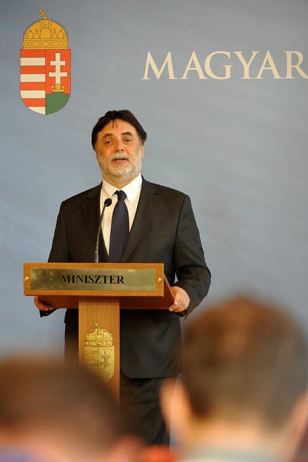 Lemond miniszteri posztjáról Fellegi Tamás<br>(fotó: Kovács Attila MTI)