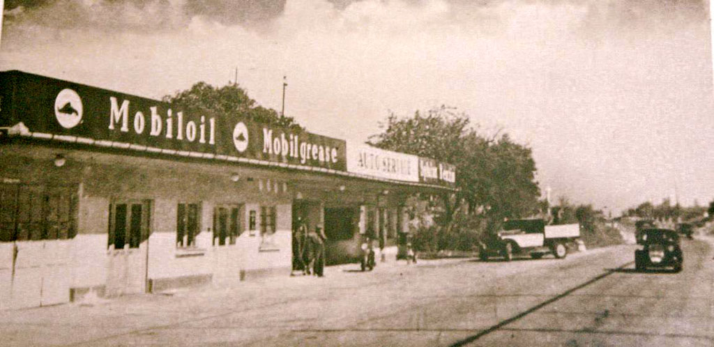 A ma is üzemelő Landthaller benzinkút a Balatoni úton, a harmincas években