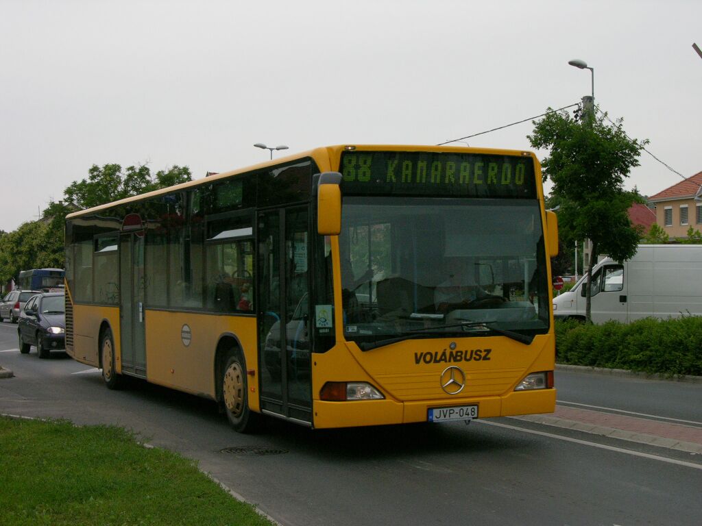 A Volánbusz által üzemeltetett Mercedes Citaro autóbusz a 88-as járaton