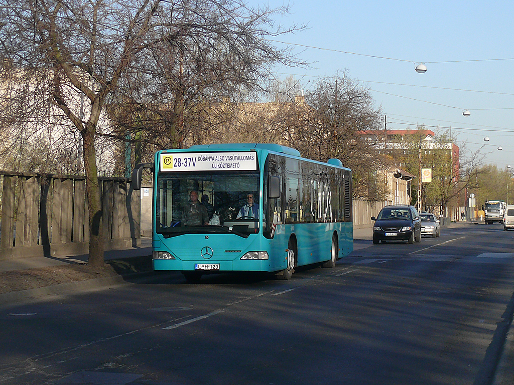 A Nógrád Volán autóbuszainak helyére talán a 28-37-es villamospótlón debütált Mercedes Citarók lépnek?