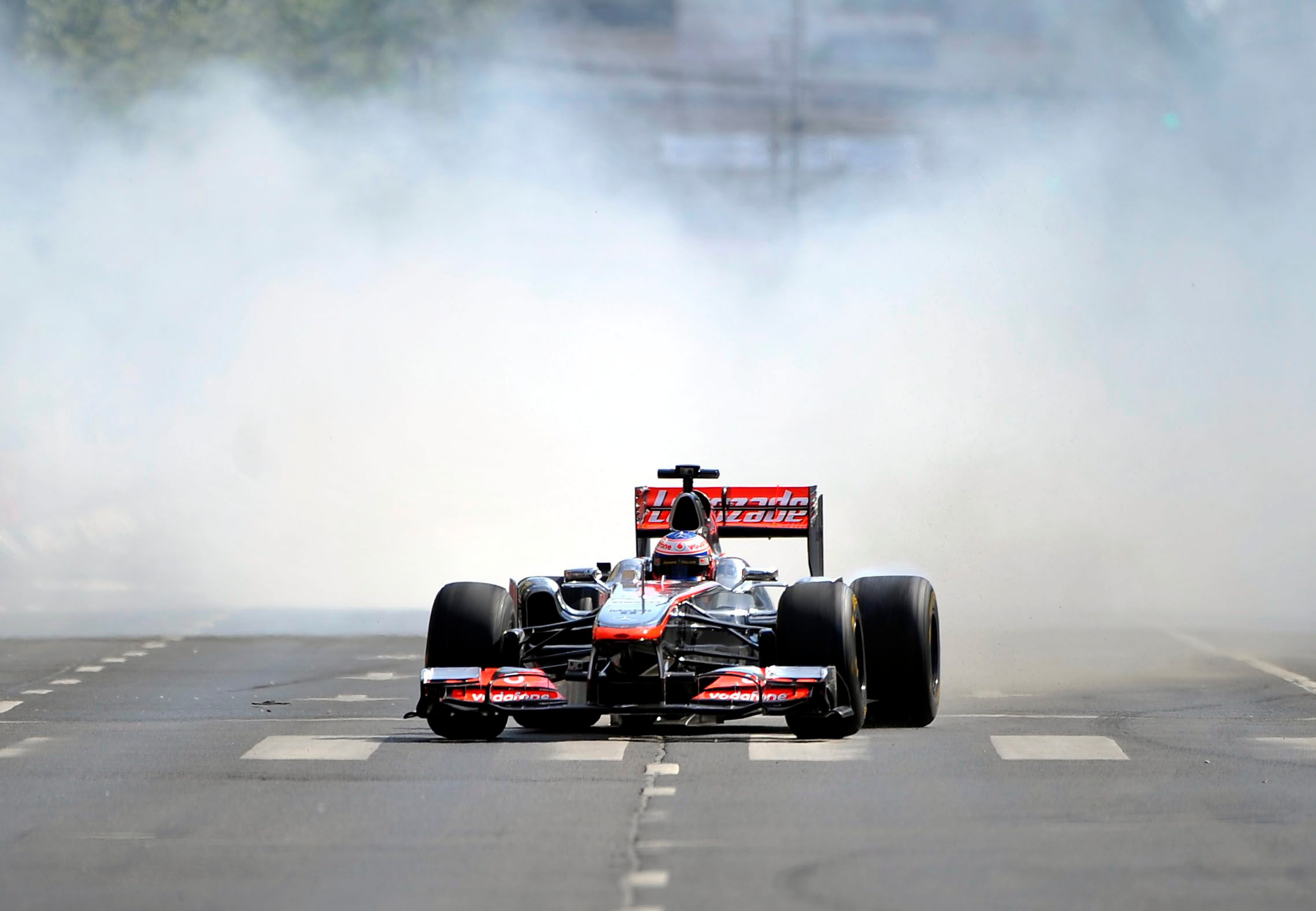 Óriási füst, óriási sebesség - és teljesen legálisan <br>(fotó: MTI)