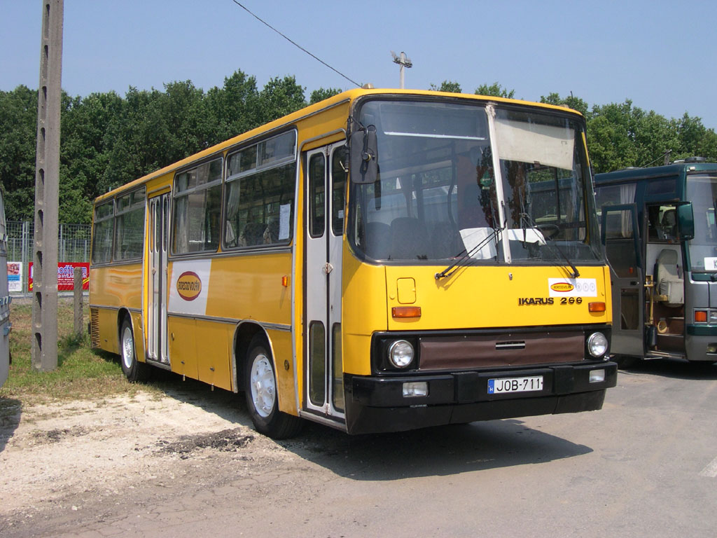 A busz az első polgári Ikarus találkozón, 2008-ban<br/>(fotó: Istvánfi Péter)
