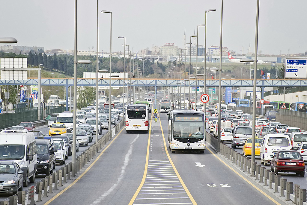 Isztambulban bevált a metrobus-projekt