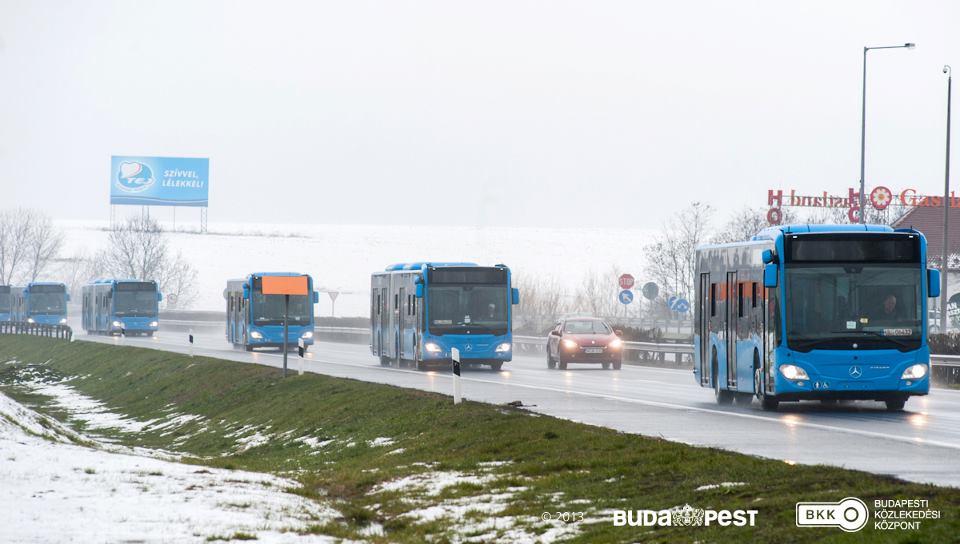 Az VT-Transman új buszai az M1-esen Páty közelében<br/>A képre kattintva galéria nyílik!<br/>(fotók: Nyitrai Dávid/BKK)