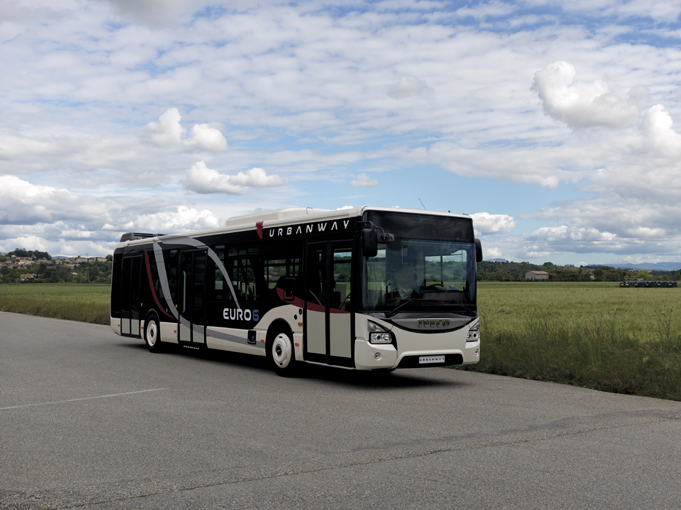 Az Irisbus Citelis utódja: Iveco Urbanway. Az első ajtó lematricázása nem feltétlenül a legpraktikusabb megoldás<br>(fotó: Iveco)