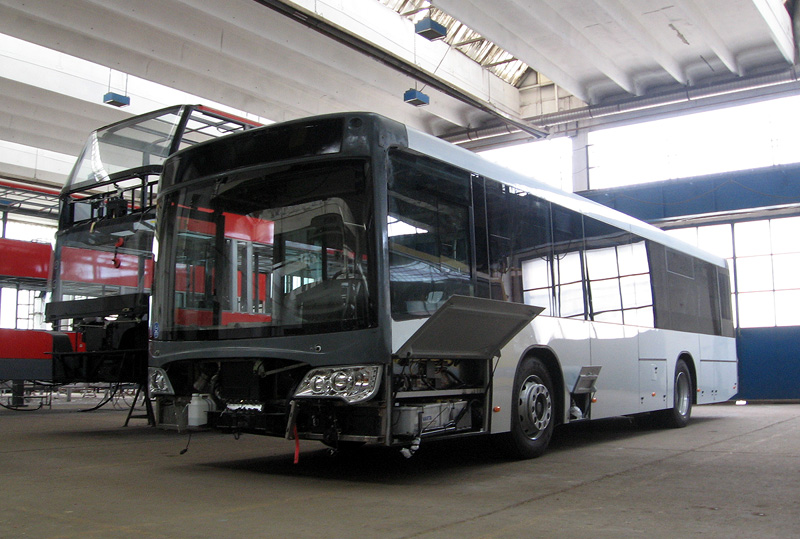 Az MJT Karlsruhénak szánt midibusza még gyártás közben, tavaly nyáron. Az üzlet sajnos meghiúsult