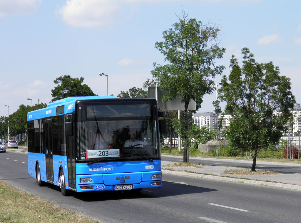 Az új midibusz az Infoparkban, a 203-as vonalon<br/>A képre kattintva galéria nyílik!<br/>(fotó: Oláh László)