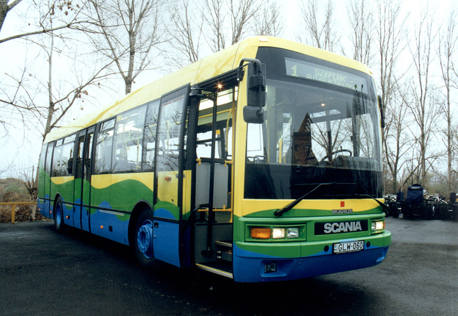 Siófok új busza 1997-ben...<br>(fotó: Ikarus Egyedi Autóbuszgyár)