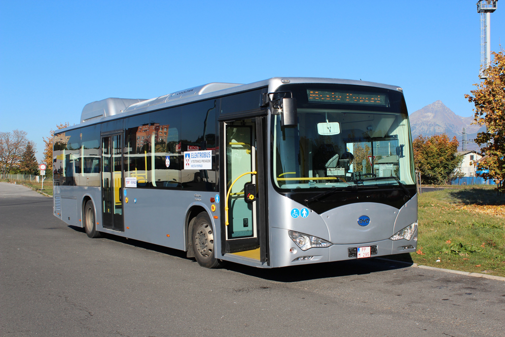 Szép tiszta időben mutatták be Poprádon a BYD villanybuszt<br>(fotó: Poprád - Városi Hivatal)