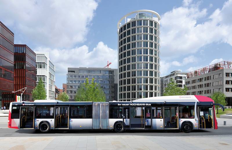 A hibrid MAN-ekről ismert tetőspoiler ugyan csak a légkondit takarja, de jól áll a busznak<br>(fotó: Hamburger Hochbahn)