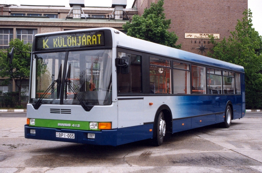A BKV legelső teljes hosszban akadálymentes autóbusza a gyárban<br/>A képre kattintva galéria nyílik!<br/>(a külön nem jelölt képek forrása a szerző gyűjteménye)