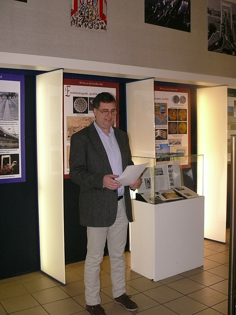 A kiállítást Krámli Mihály, a Magyar Műszaki és Közlekedési Múzeum főigazgatója nyitotta meg