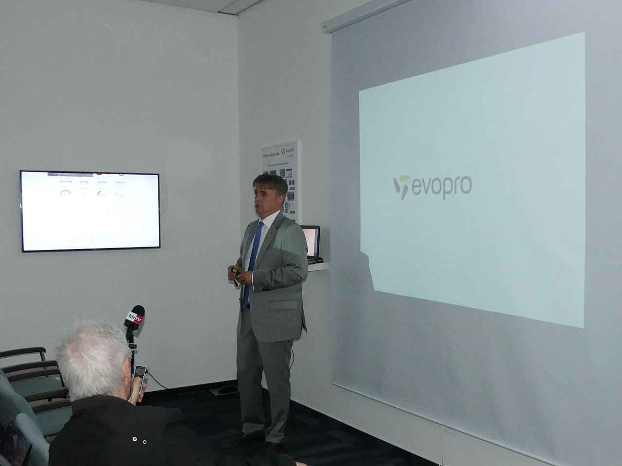 Mészáros Csaba, az Evopro alapítója és elnök-tulajdonosa tartott előadást a Modulo autóbuszokról<br>(a szerző felvételei)