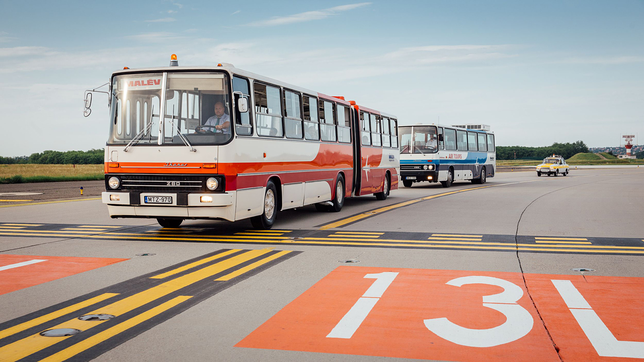 A régi-új reptéri busz ünnepén (fotók: Somogyi-Tóth Péter és Kiss Gergely – SKYART MEDIA)