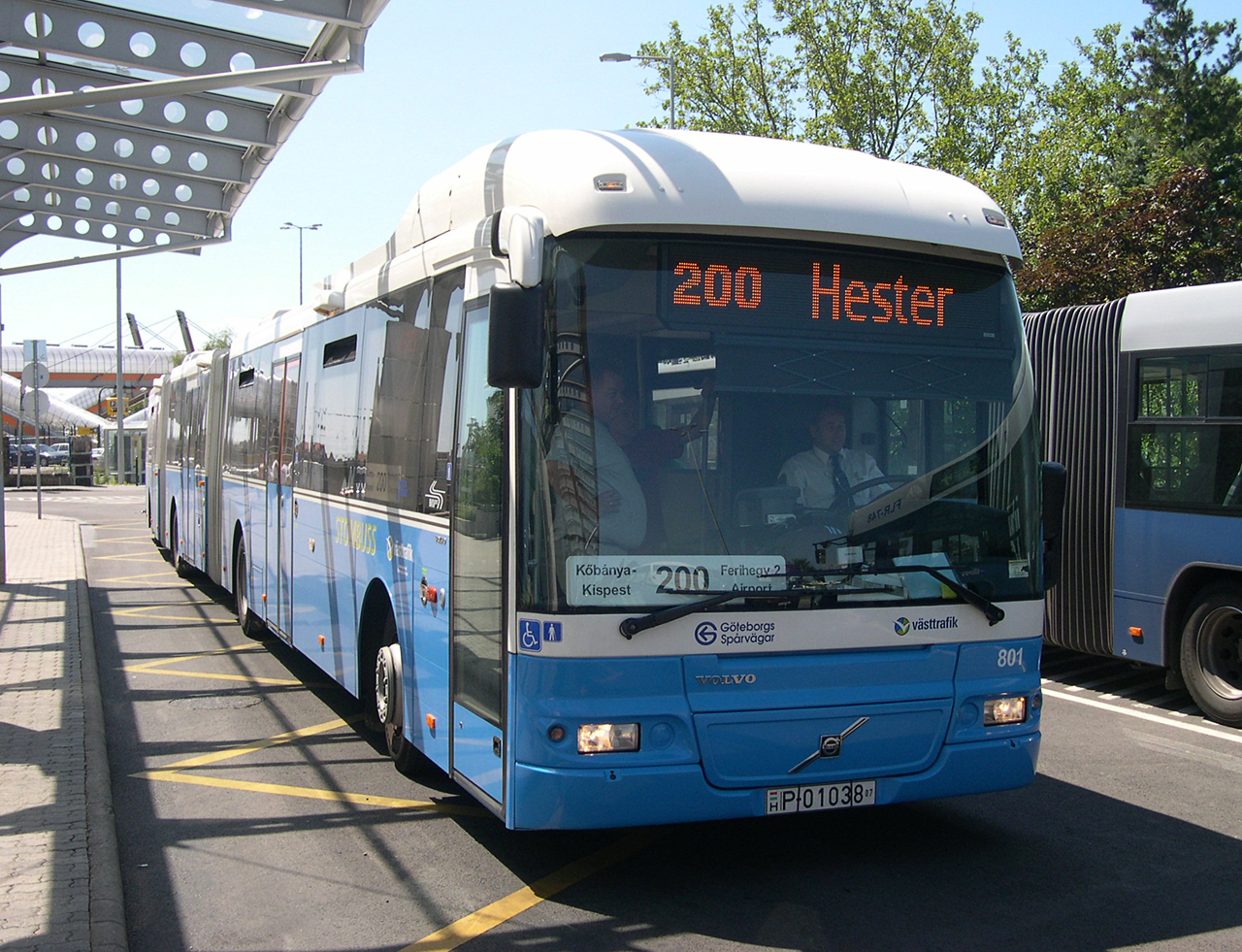 A 2007-ben Budapesten járt Volvo duplacsuklós busz (fotó: Istvánfi Péter)