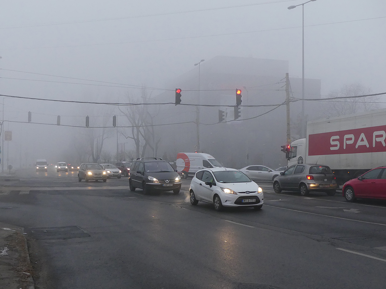 A Gyömrői úton nem látszott hétfő reggel a szmogriadó<br>(fotó: Kemsei Zoltán)
