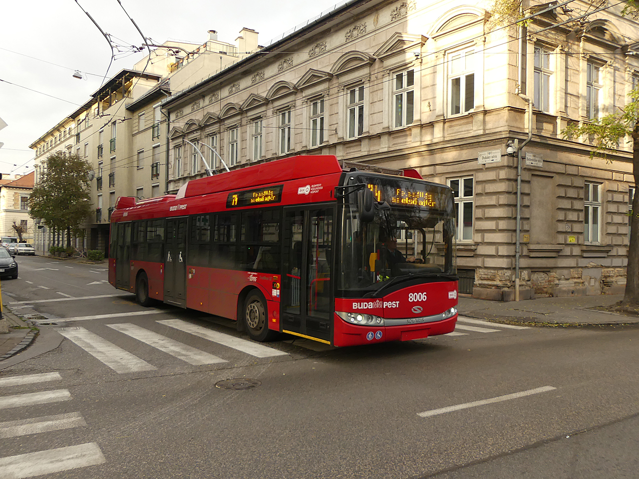 Jó ideig buszokkal utazhatunk a Ferrarik helyett (fotó: Kemsei Zoltán)