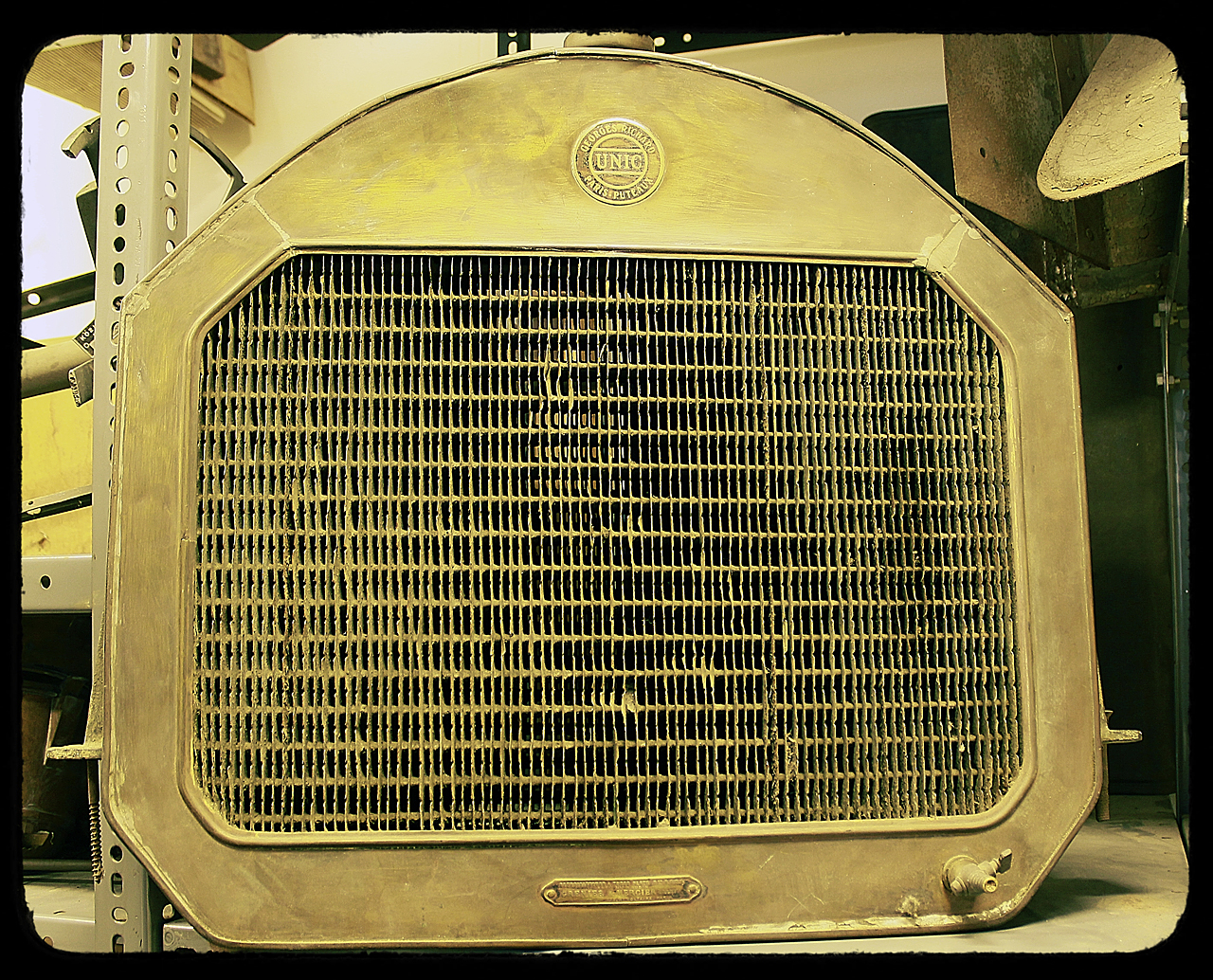 A gyártás korának megfelelően impozáns hűtő. A képre kattintva galéria nyílik (a képek forrása: Közlekedési Múzeum)
