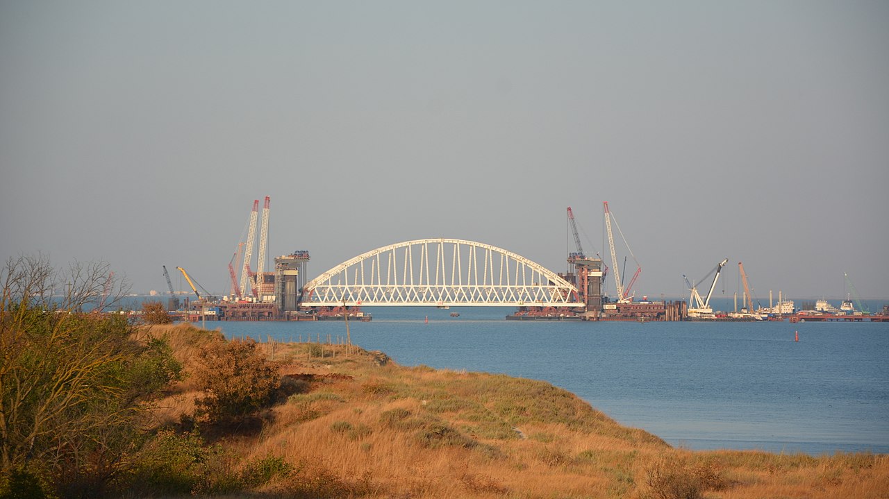 A vasúti híd egy szakaszának építése (foto: Wikipedia)