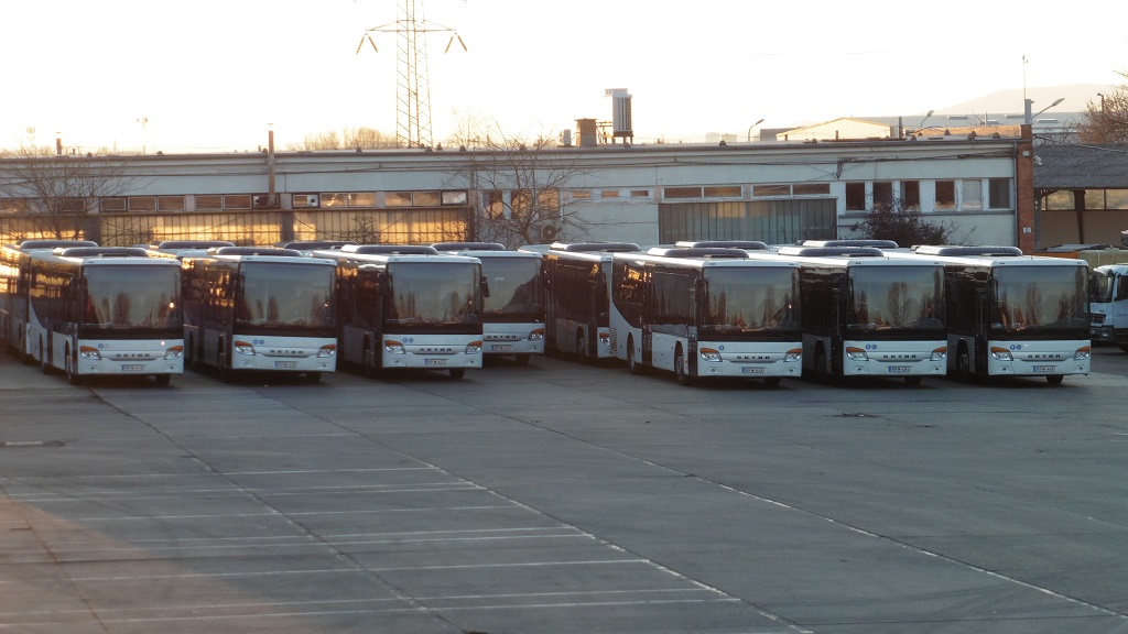 Körülbelül egy tucat busz várja a sorsát a Volvo Hungária telephelyén, de olyan is van, ami Németországba került. Az egykori százas flotta nagy része továbbra is közlekedik még, nem hivatalos forrásból úgy tudjuk, hogy körülbelül hatvanat megvenne a Volánbusz