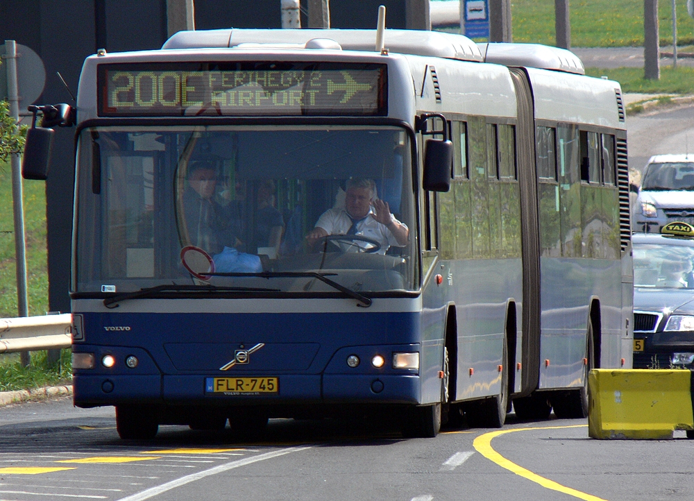 A 200K jelzésű buszjárat a 200E jelű expresszjáratnál is gyorsabb eljutást biztosít majd Ferihegyre, összesen négy közbülső megállót érintve - igaz, csak egy hétig.<br>(fotó: Wikipedia)