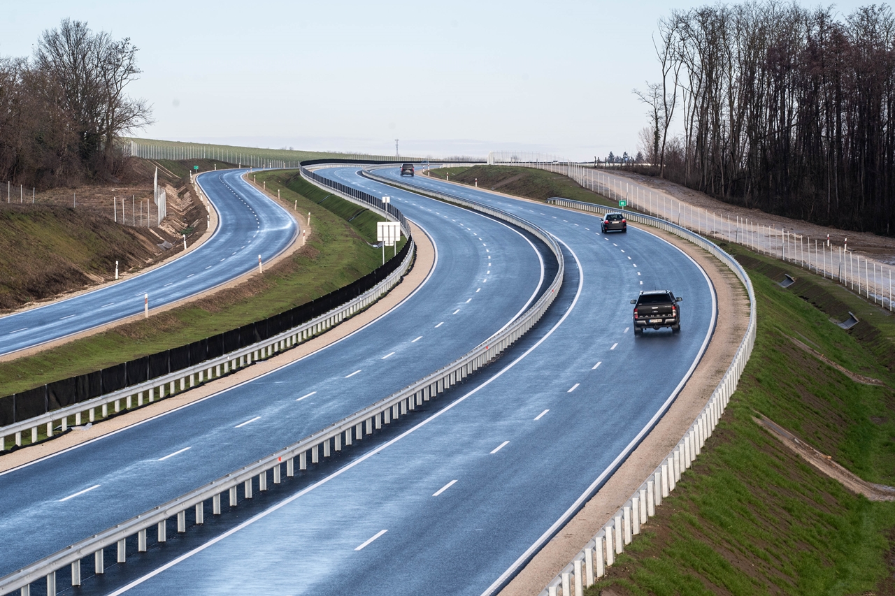 A fejlesztésnek köszönhetően az engedélyezett sebesség is nőtt, száztíz kilométer per órára