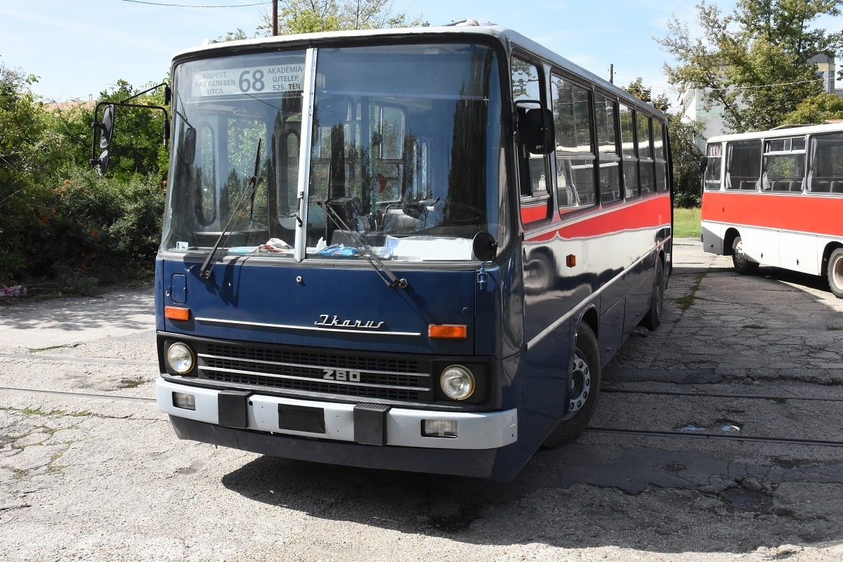 Az 1986-os évjáratú, csuklós Ikarus 280-as 2014-es selejtezéséig a BKV-nál szolgált