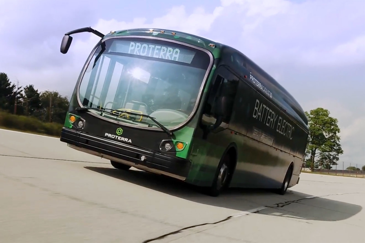 A Proterra Catalyst E2 Max elnevezésű, teljesen elektromos hajtású busza 1772 kilométer tett meg egy feltöltéssel, új rekordot állítva fel ezzel (fotó: Proterra)