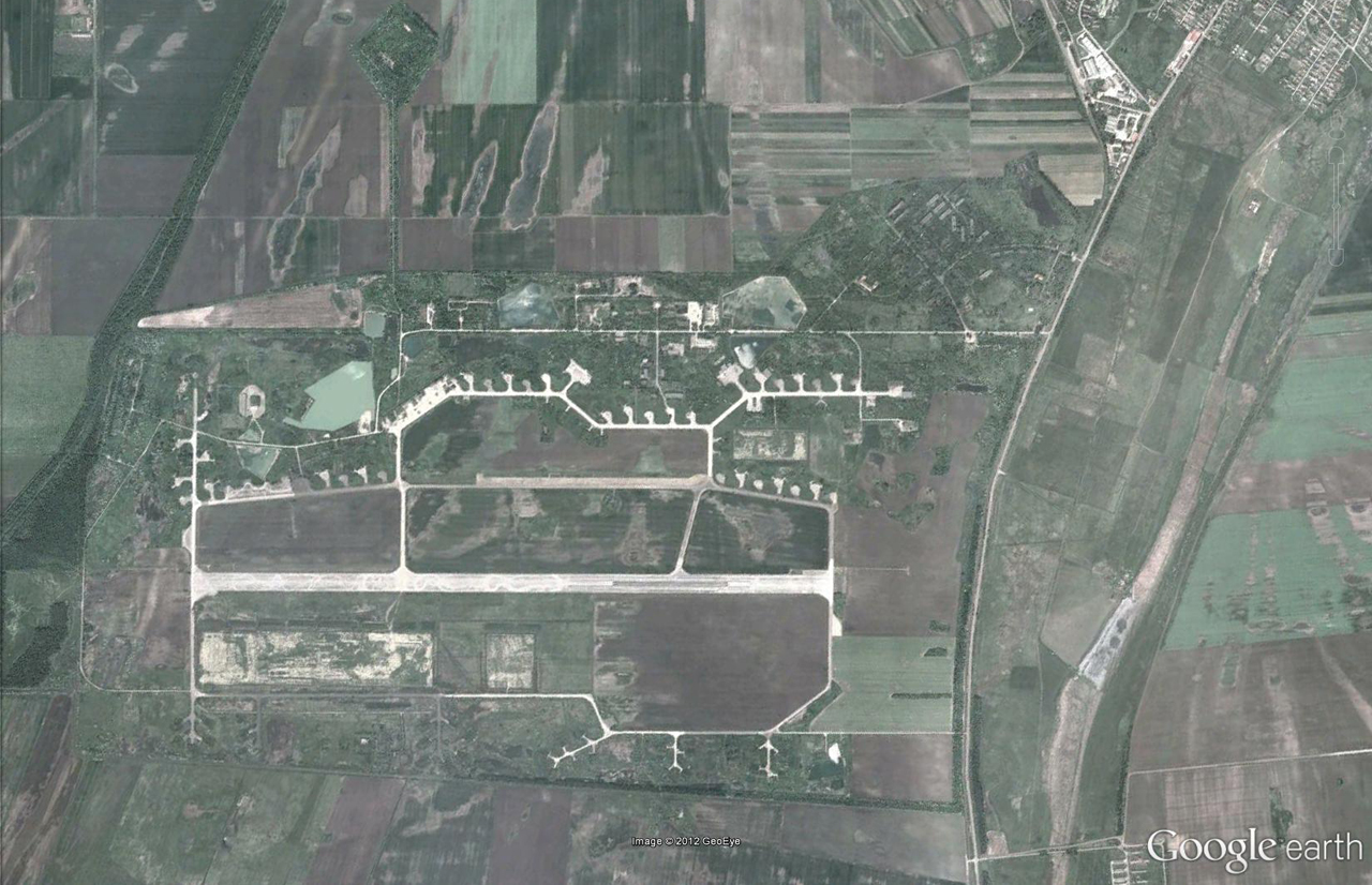 Kunmadaras volt szovjet katonai reptere felülről, ahogy a Google látja