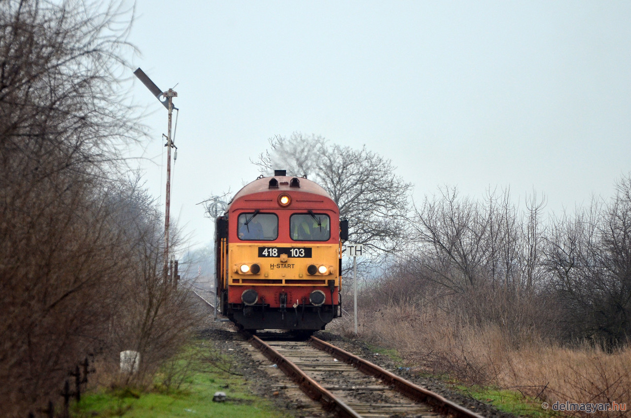 Állhat bárhogy a karos jelző: errefelé nagyon régen járt vonat... (fotók: delmagyar.hu/Segesvári Csaba)