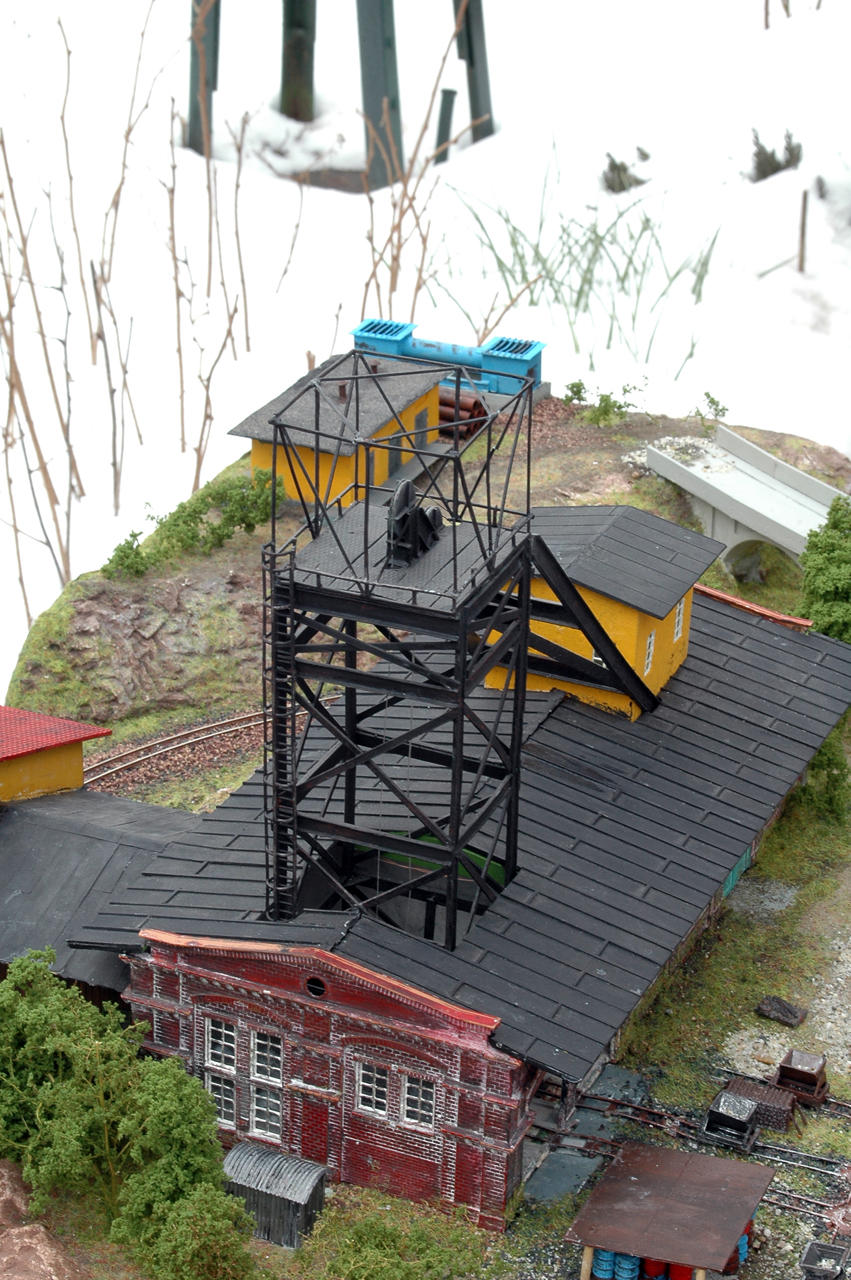 A modul legfőbb eleme a bánya központi épülete a liftaknával. A képre kattintva galéria nyílik (fotók: Indóház-archív)