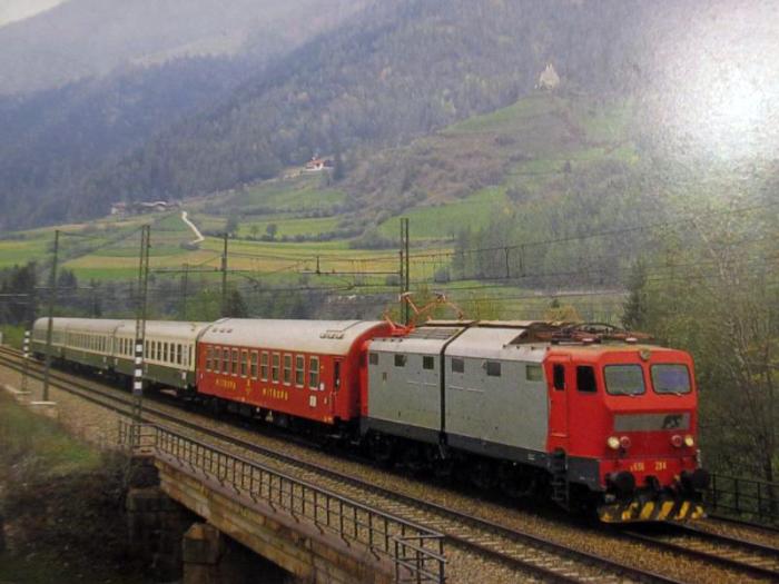A D1243-as számú Spree-Alpen Express gurul lefelé a Brenner déli rámpáján, 1991-ben