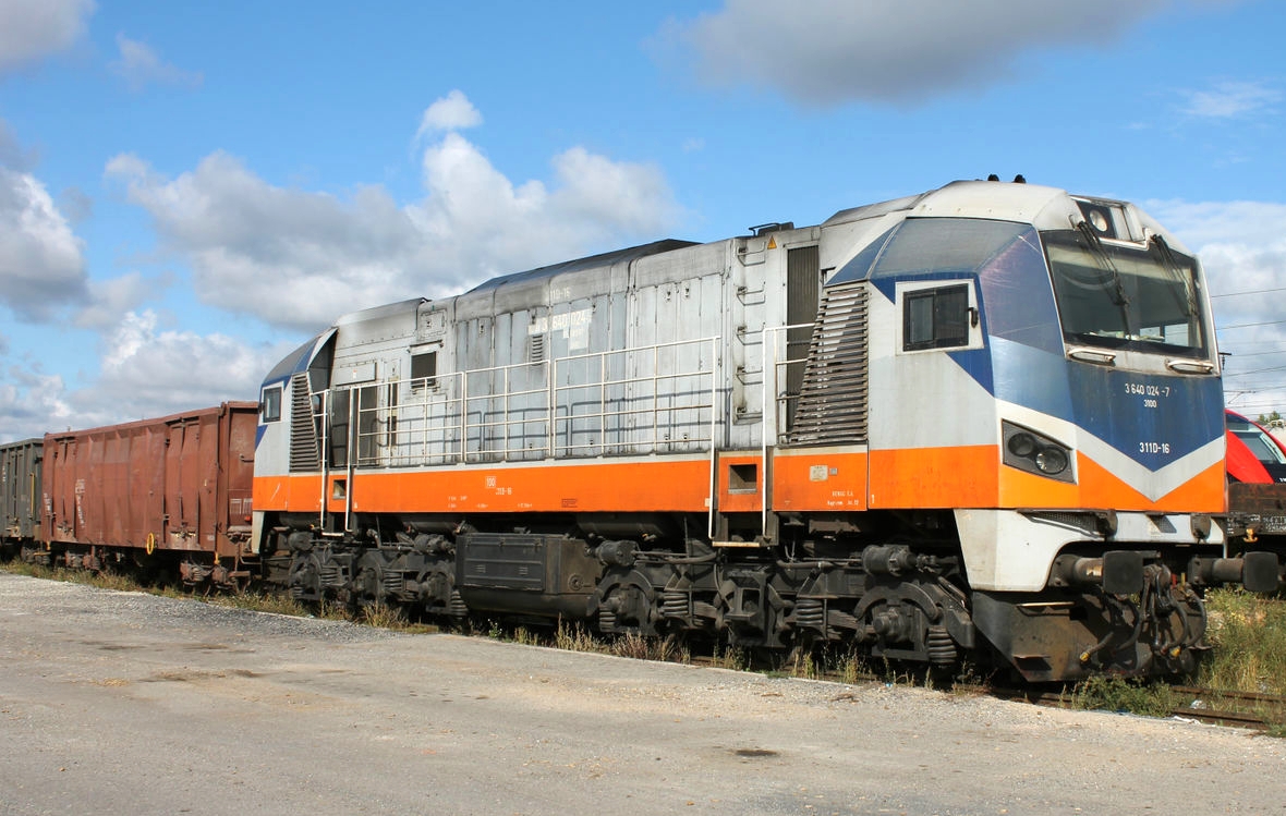 A D311 típusként is ismert, a Newag és a GE által közösen felújított szélesnyomtávú Szergejek egyike a DB Cargo Polska üzemeltetésében<br>(forrás: wikipedia)