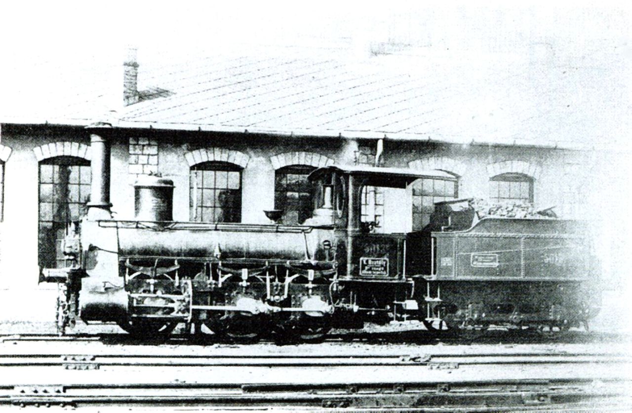 A MÁV V. osztályú vegyesvonati mozdonya – a későbbi átszámozása során ez lett a 374-es sorozat. A képre kattintva galéria nyílik (fotók: Indóház-archív | a Közlekedési Múzeum archívumából)