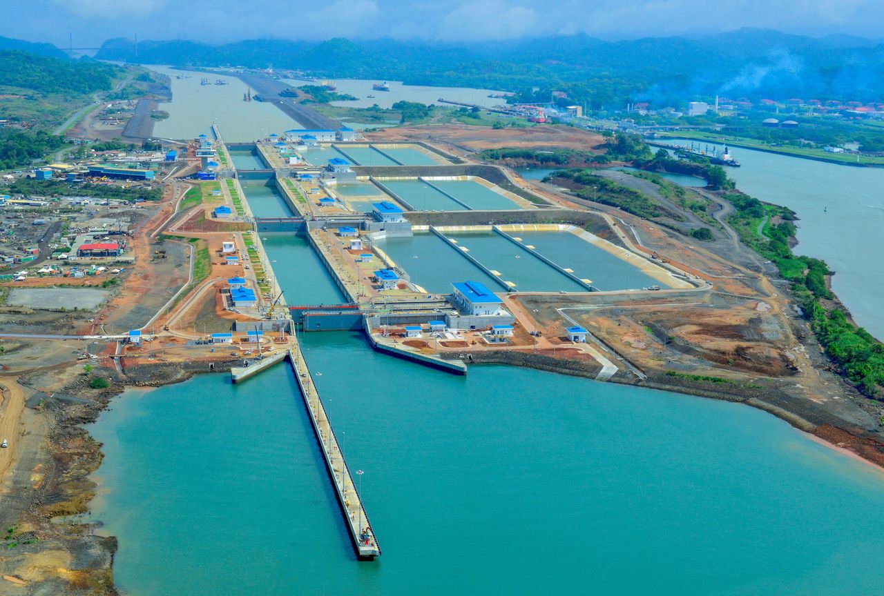 A Panama-csatornát vízzel ellátó Gatún-tó rendkívül alacsony vízállása miatt számos pluszköltséget vezetnek be at átkelő hajókra (kép forrása: Daily Mail)