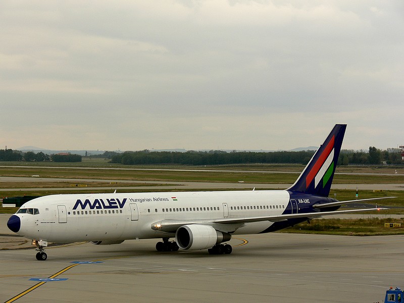 Amikor még a Malév is üzemeltette a 767-eseit: Csemniczky Kristóf fotója