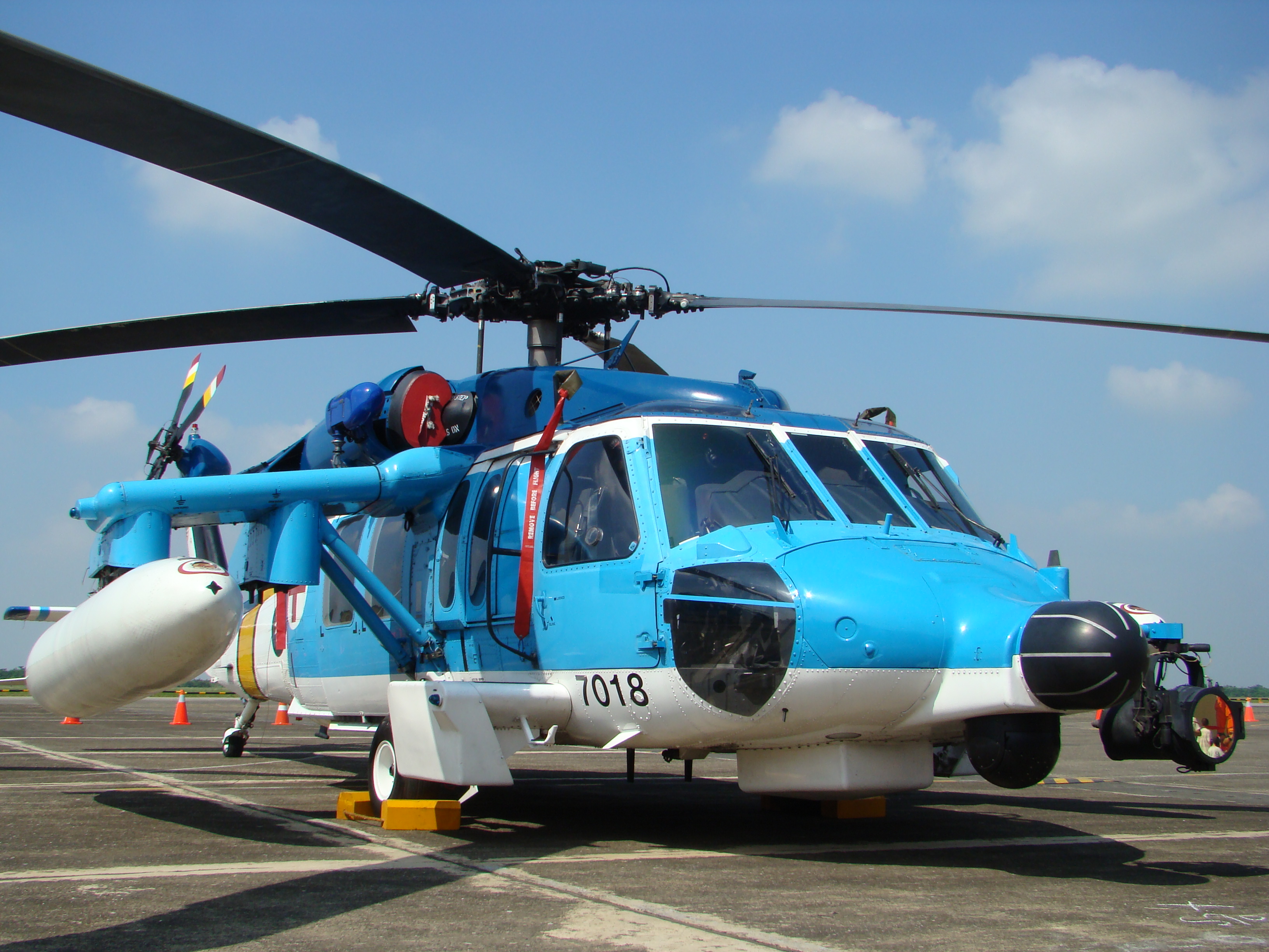 A nyitókötelék S-70C kutató-mentő helikoptere <br>(fotó: panoramio.com)