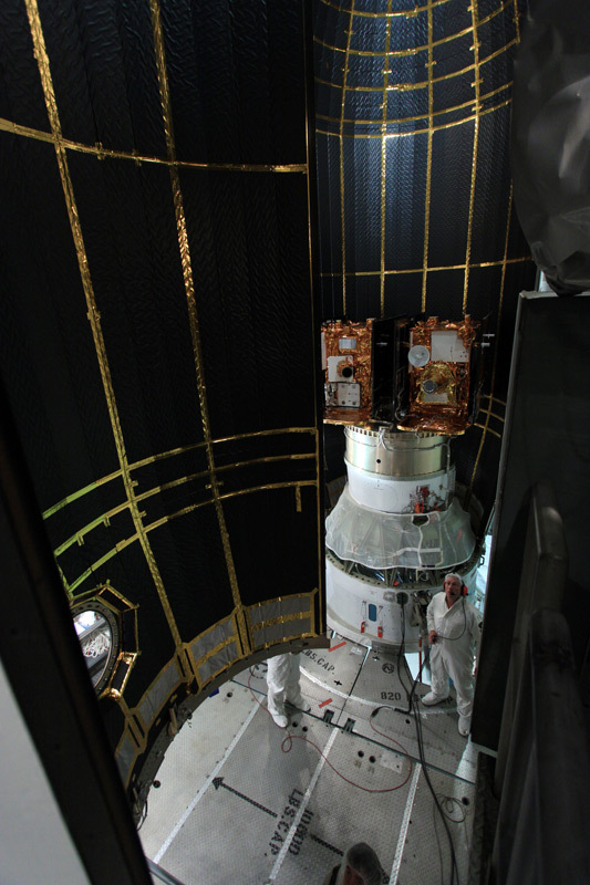 A floridai Cape Canaveral bázis; Delta töltőállványok veszik körül a NASA ikerűrhajóját. 2011. szeptember 8-ra tervezték indítását, a két űrhajó tandemben repül orbitális pályán a Hold körül, több hónapon át, hogy mérje annak gravitációs mezőjét.<br /> A képre kattintva galéria nyílik!