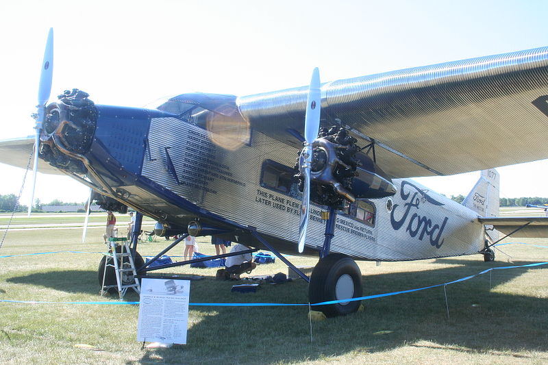 A Ford Trimotor a Fokker-VII alapkonstrukcióját vette át