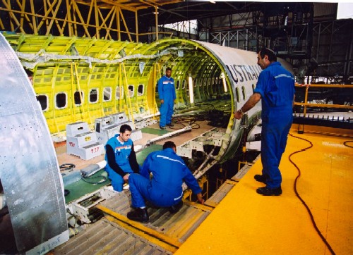 Egy 737-es kap új feladatot a Bedek hangárjában <br>(fotó: iai.co.il)