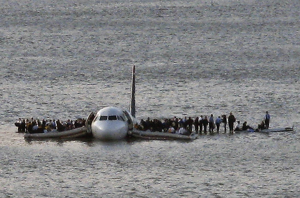 A higgadt és sikeres vészkiürítés iskolapéldája: A320 landolás a Hudson folyón