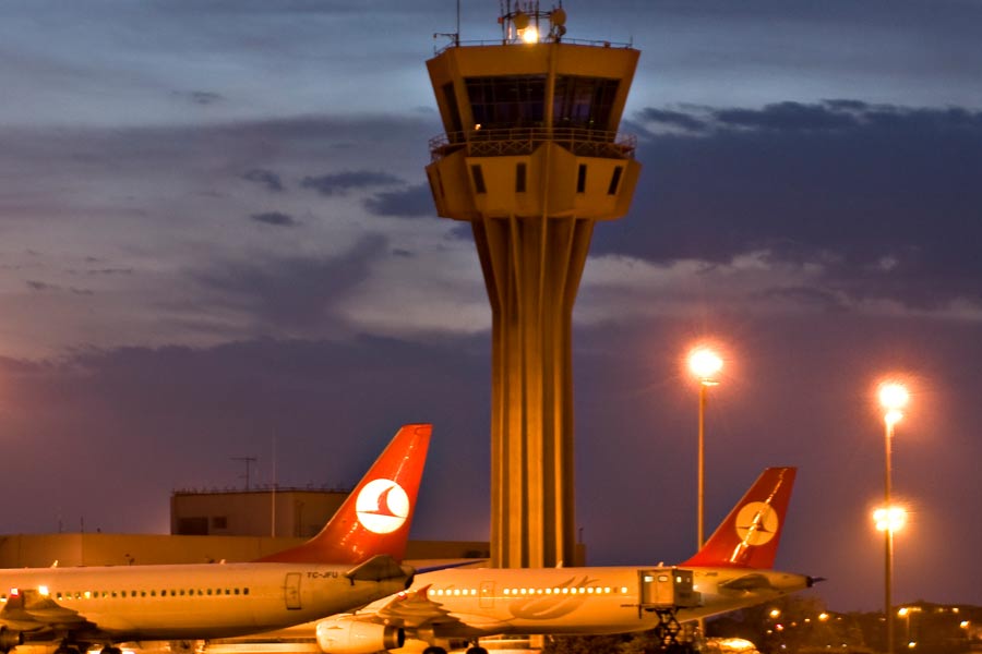 Esti hangulat toronnyal és Turkish-gépekkel (fotók: Atatürk Airport)