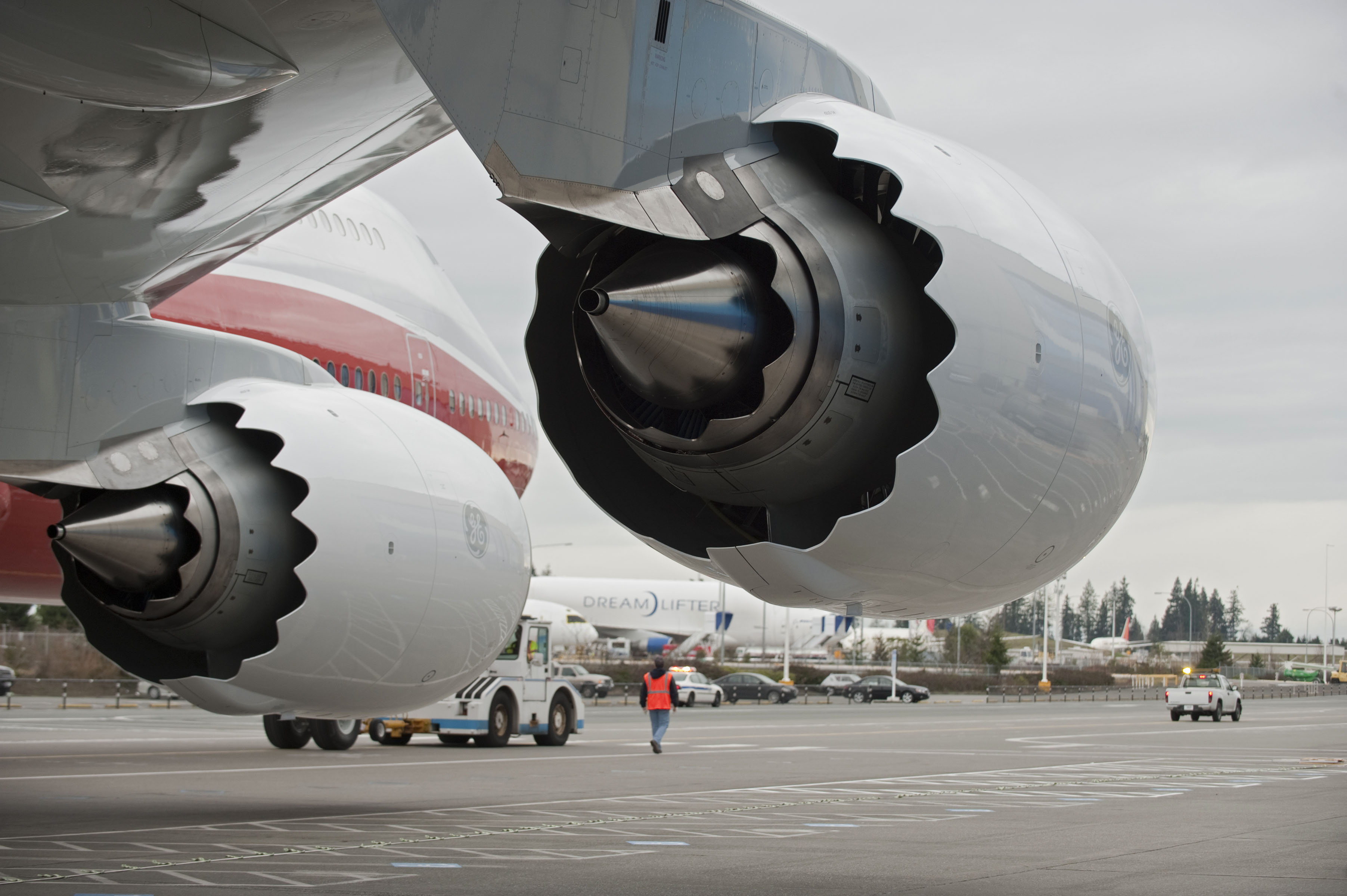 A sok problémát okozó GEnx2B hajtóművek <br>(fotó: airlines.net)