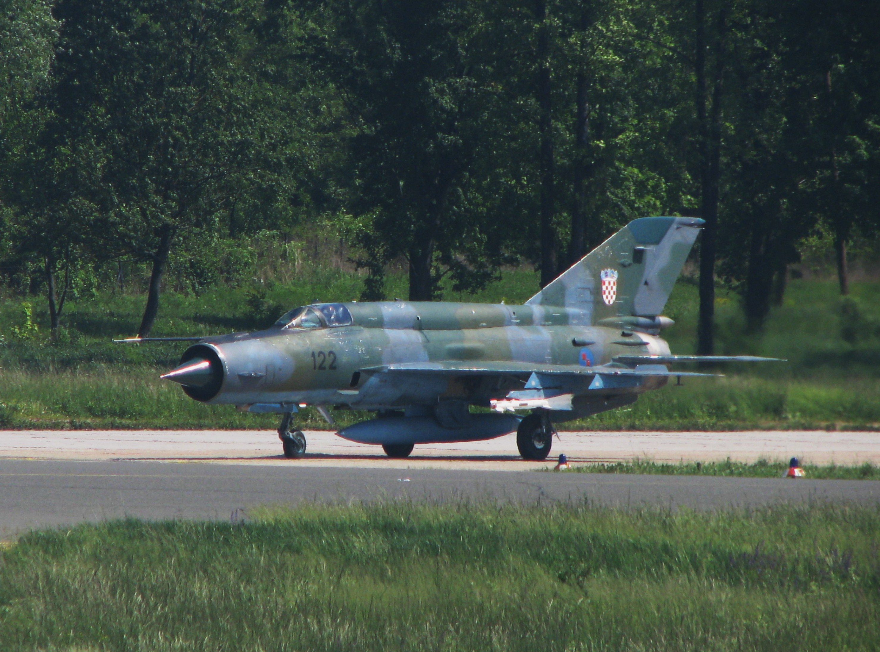 Az öreg MiG–21-es horvát színekben <br>(fotó: zonamilitar.com.ar)