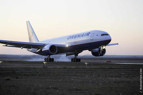A vadonatúj 777-es megérkezik Orenburgba<br>(fotó:ruaviation.com)